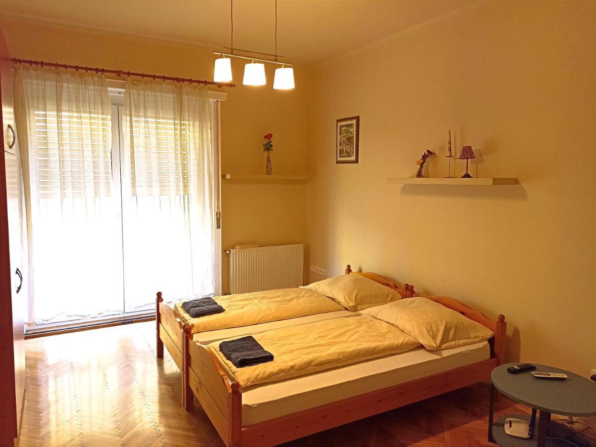 Opera Home Apartment Budapeste Exterior foto